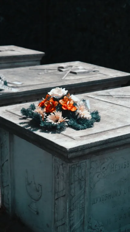 Faire appel à un professionnel pour la restauration d'un monument funéraire à Saint-Maximin-la-Sainte-Baume, Nans les Pins/ Rians/Saint Maximin la Sainte Baume, Pompes Funèbres Cristal
